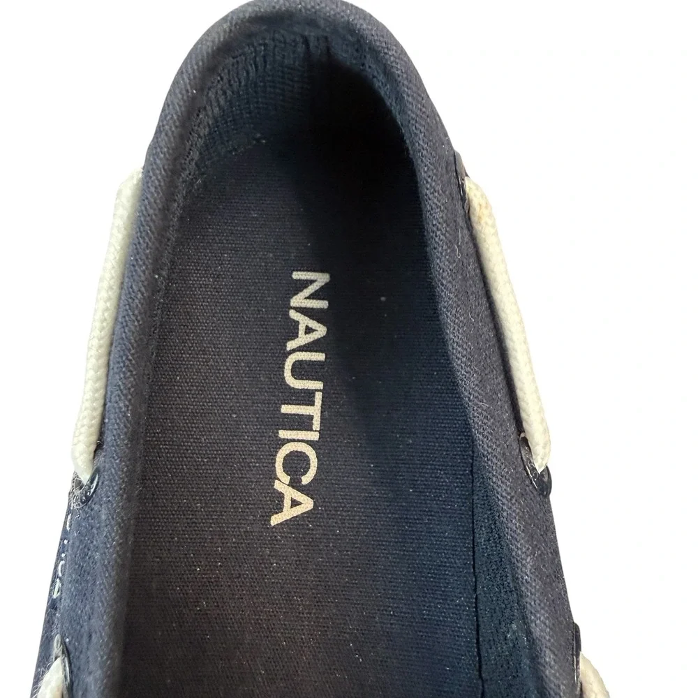 Nautica Spinnaker Boat Shoes 9.5 Navy Blue Canvas Lace Up Nautical Sneaker